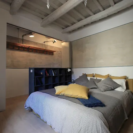 Guesthost - Piazza Venezia&colosseum Loft Апартаменты *