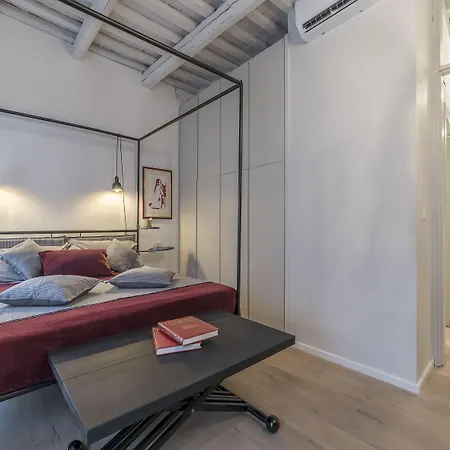 Apartamento Guesthost - Piazza Venezia&colosseum Loft