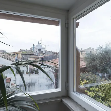 Guesthost - Piazza Venezia&colosseum Loft Apartamento *