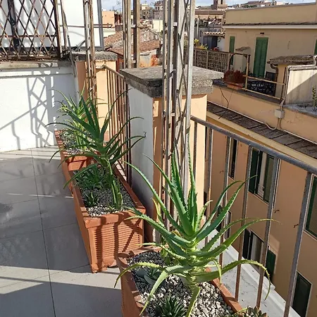 Apartment Guesthost - Piazza Venezia&colosseum Loft