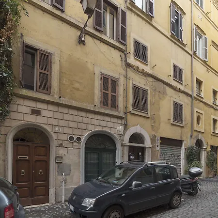 Apartment Guesthost - Piazza Venezia&colosseum Loft