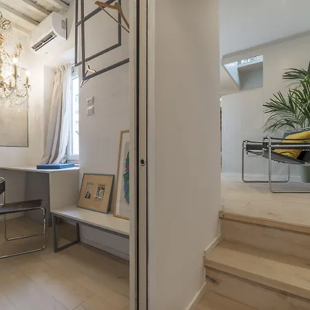 Guesthost - Piazza Venezia&colosseum Loft Apartment Rome
