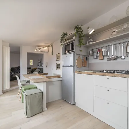 Guesthost - Piazza Venezia&colosseum Loft Apartment *