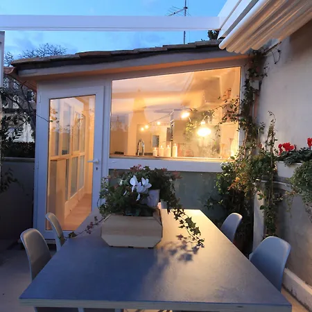 Apartment Guesthost - Piazza Venezia&colosseum Loft