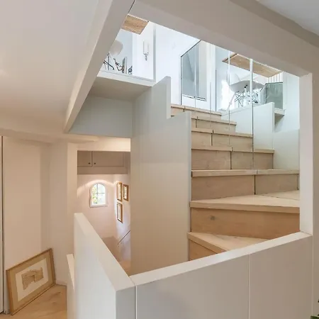 Guesthost - Piazza Venezia&colosseum Loft Apartment *