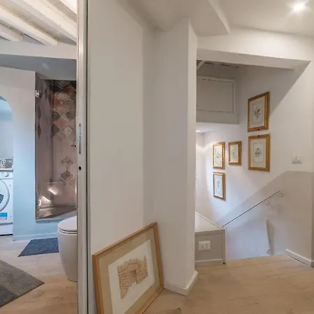 Apartment Guesthost - Piazza Venezia&colosseum Loft *