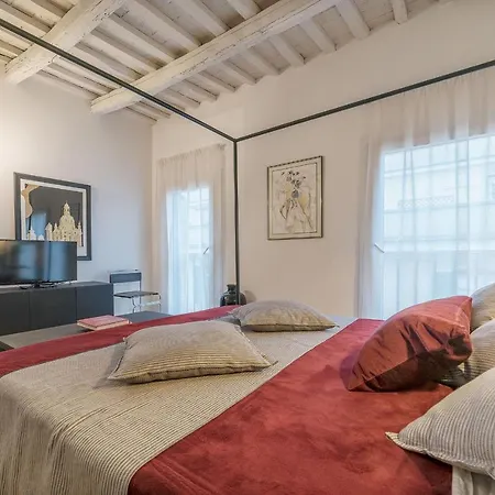 Apartment Guesthost - Piazza Venezia&colosseum Loft *