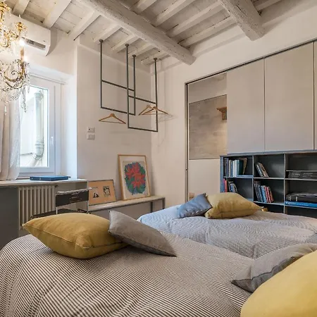 Apartment Guesthost - Piazza Venezia&colosseum Loft