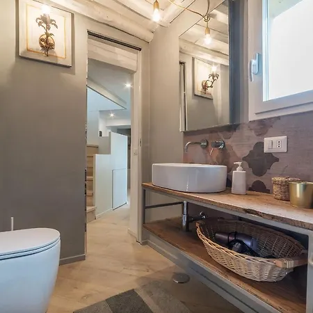 Guesthost - Piazza Venezia&colosseum Loft Apartment *